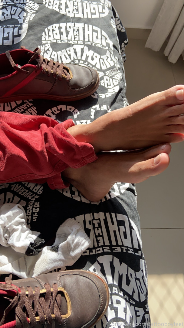 Photo by tattooboyfeet published on October 15,2023 11:15:56 - BestThots