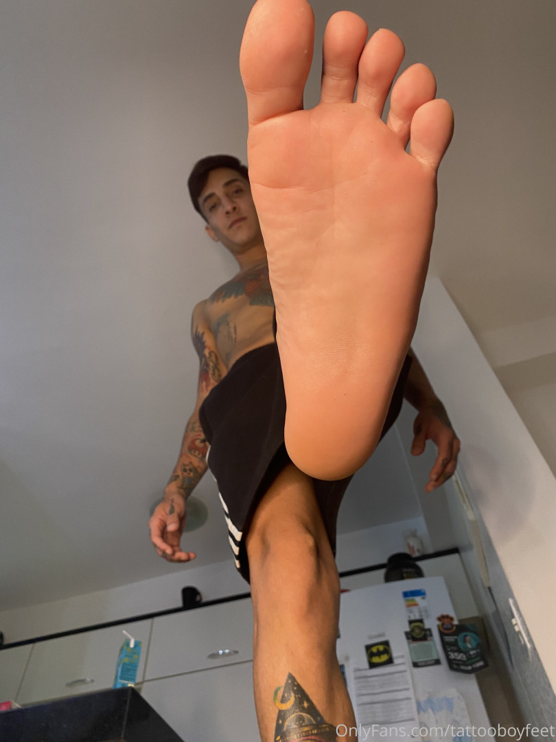 Photo by tattooboyfeet published on October 15,2023 11:44:37 - BestThots