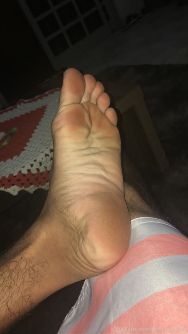 Photo by tattooboyfeet published on October 15,2023 12:10:46 - BestThots