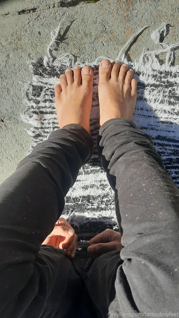 Photo by tattooboyfeet published on October 15,2023 12:14:18 - BestThots