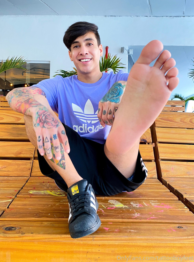 Photo by tattooboyfeet published on October 15,2023 12:17:37 - BestThots