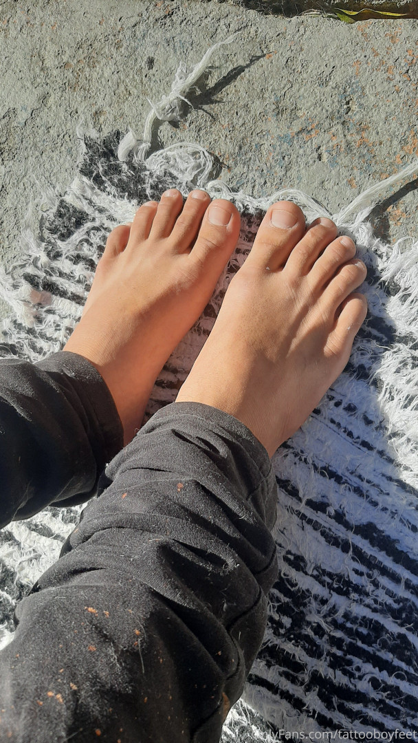 Photo by tattooboyfeet published on October 15,2023 12:24:09 - BestThots