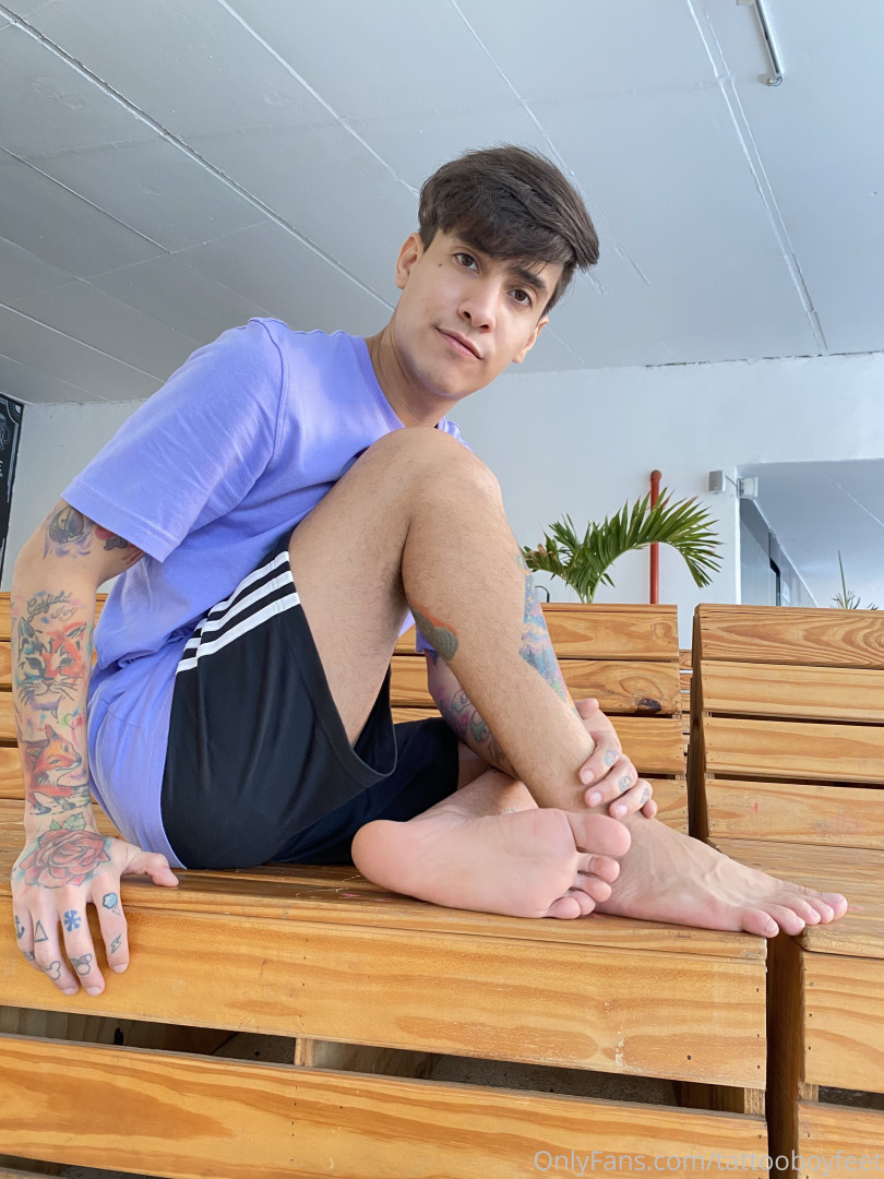 Photo by tattooboyfeet published on October 15,2023 12:28:34 - BestThots