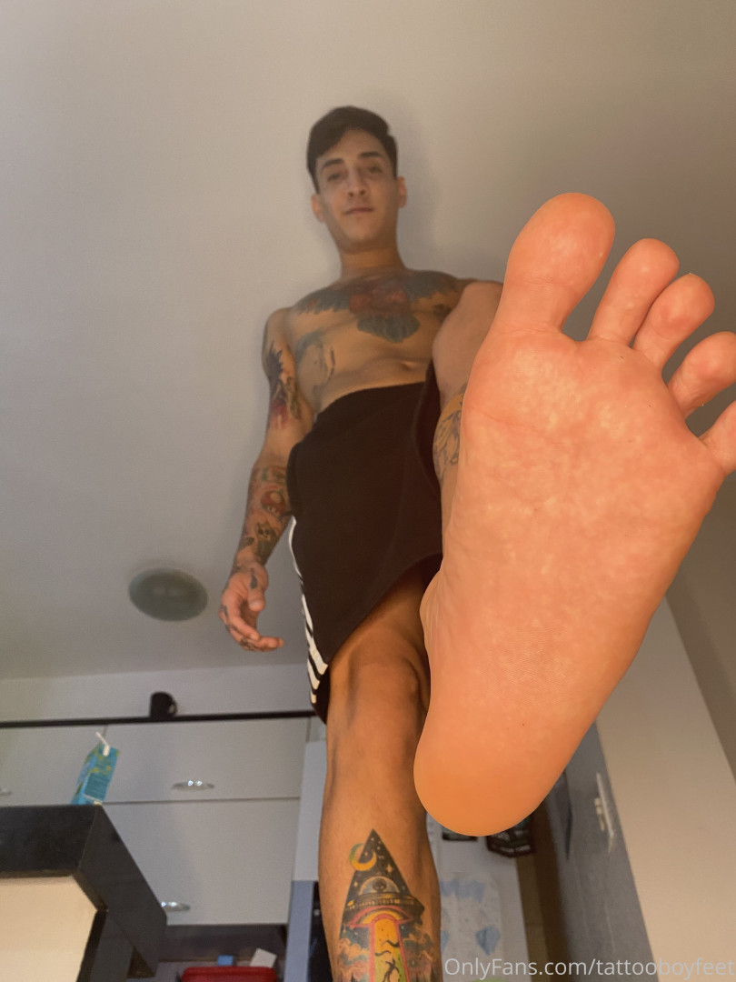 Photo by tattooboyfeet published on October 15,2023 12:59:36 - BestThots