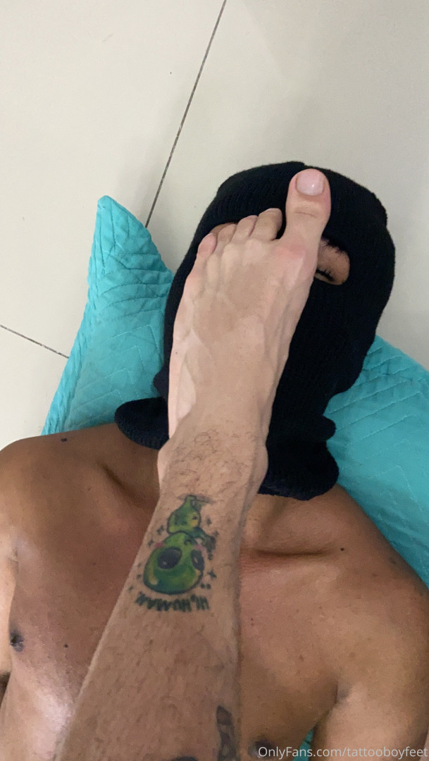 Photo by tattooboyfeet published on October 15,2023 13:24:58 - BestThots
