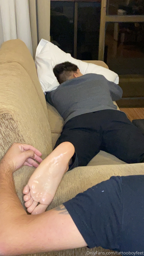 Photo by tattooboyfeet published on October 15,2023 13:35:30 - BestThots