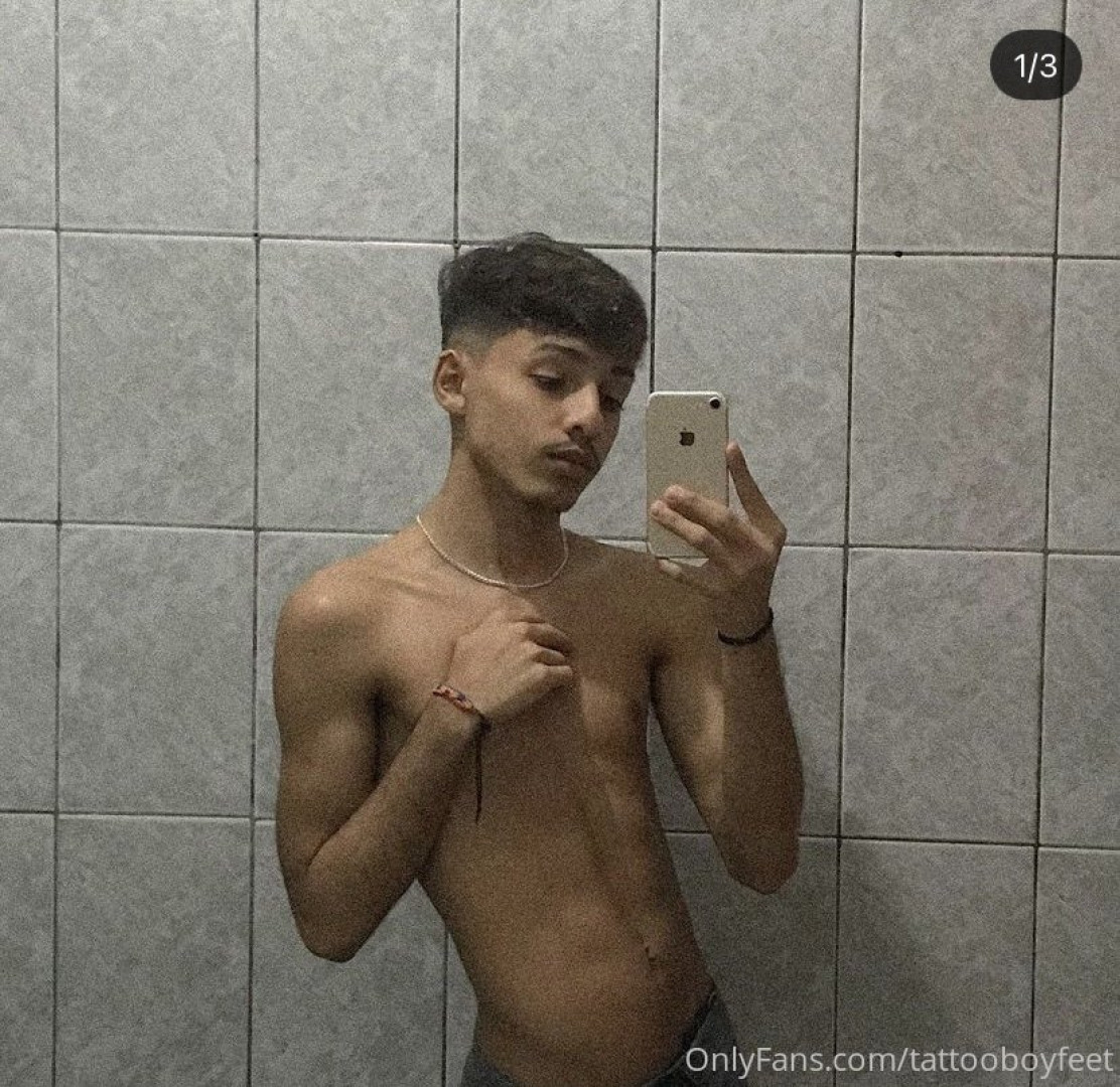 Photo by tattooboyfeet published on October 15,2023 14:29:52 - BestThots