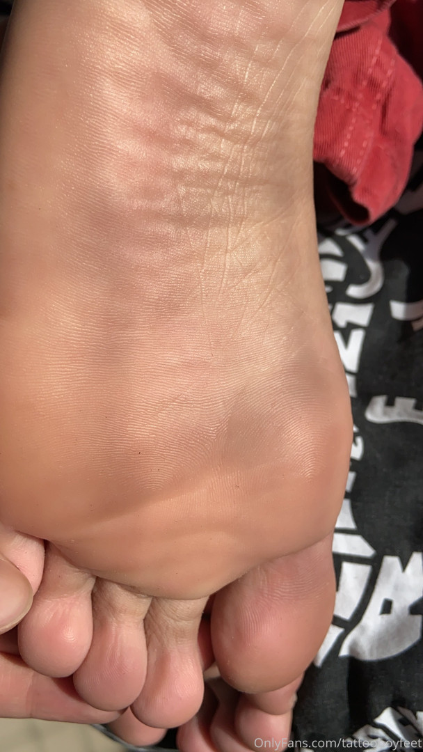 Photo by tattooboyfeet published on October 15,2023 14:51:10 - BestThots
