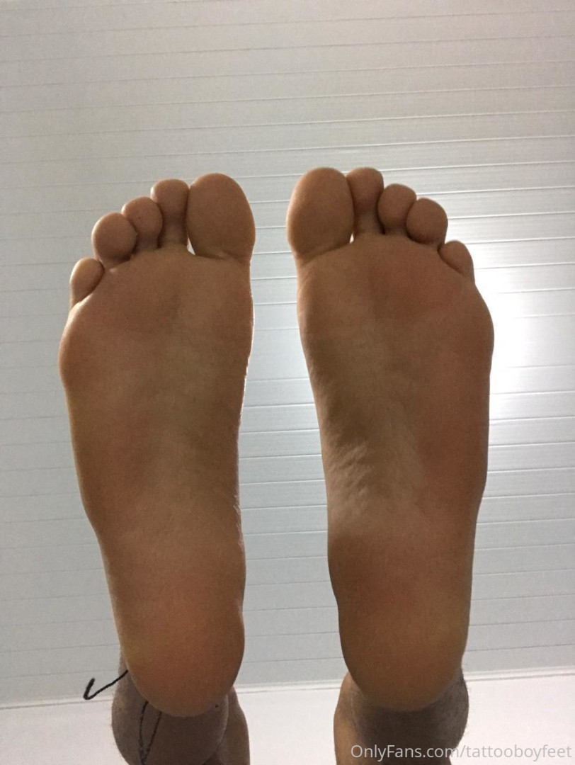Photo by tattooboyfeet published on October 15,2023 14:56:10 - BestThots
