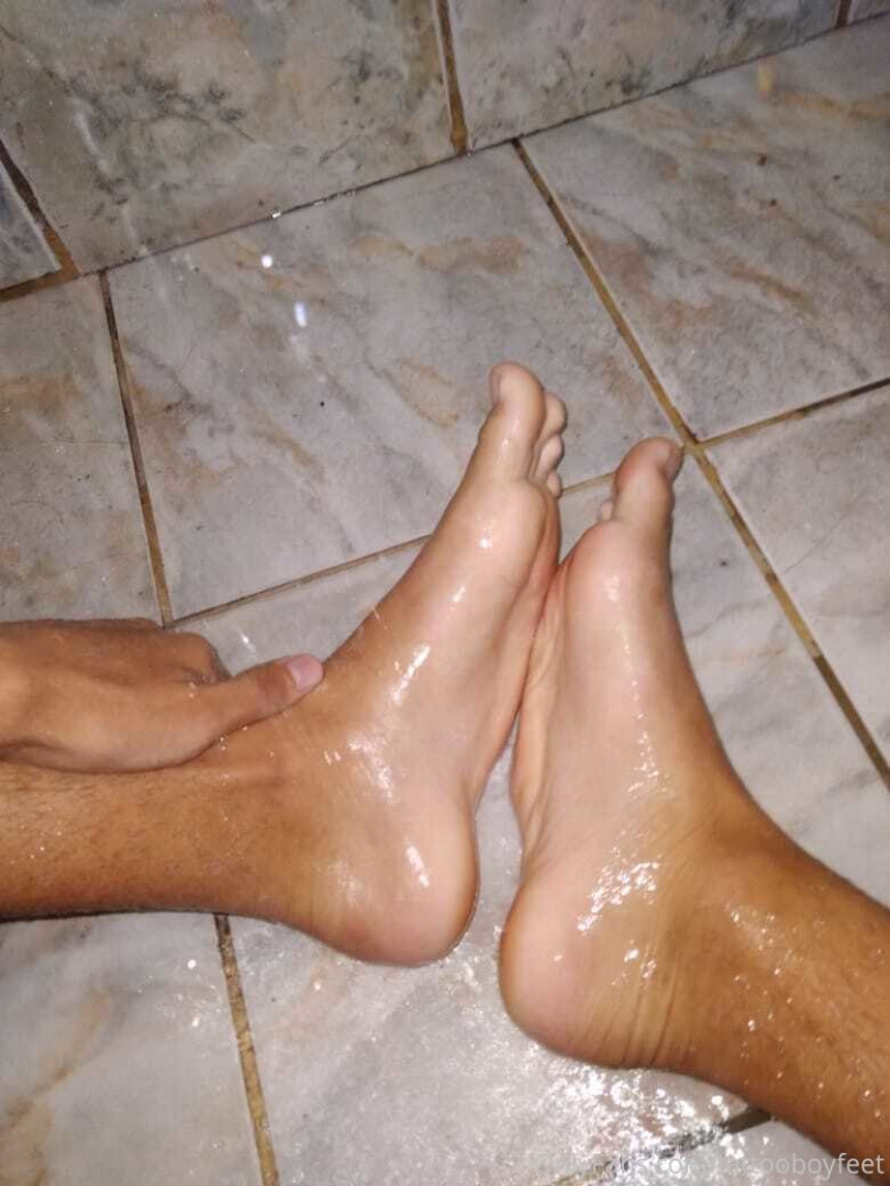 Photo by tattooboyfeet published on October 15,2023 15:46:09 - BestThots