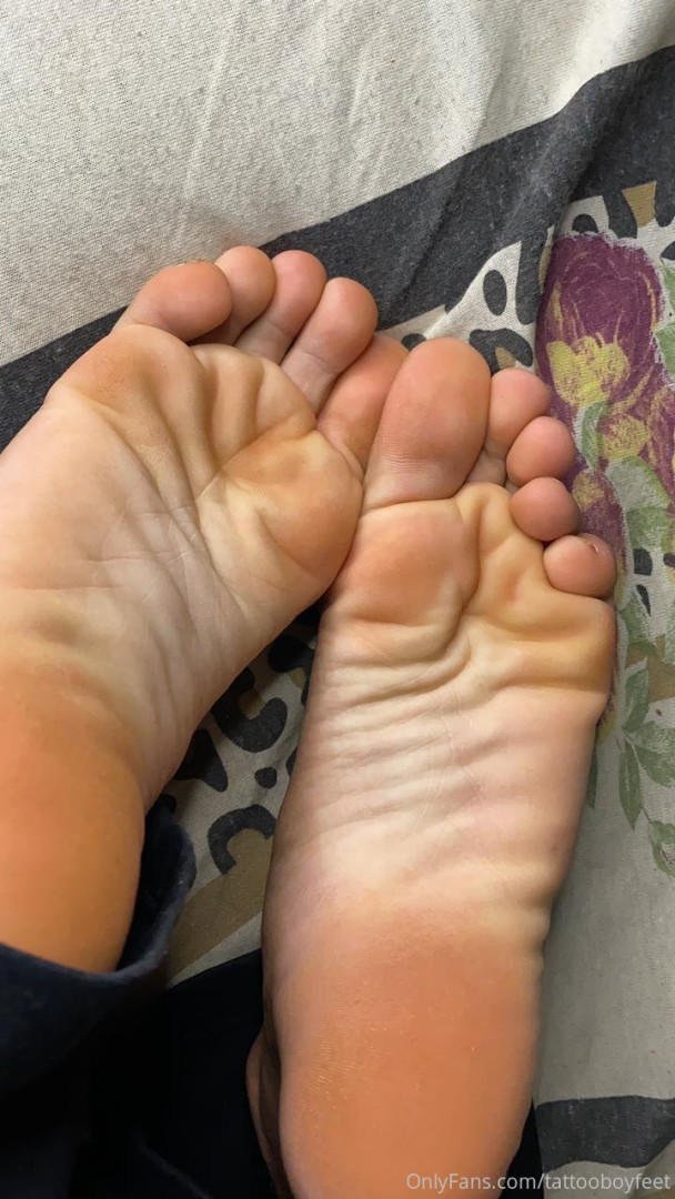 Photo by tattooboyfeet published on October 15,2023 15:55:29 - BestThots