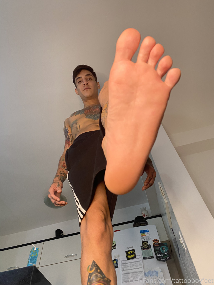 Photo by tattooboyfeet published on October 15,2023 16:21:40 - BestThots