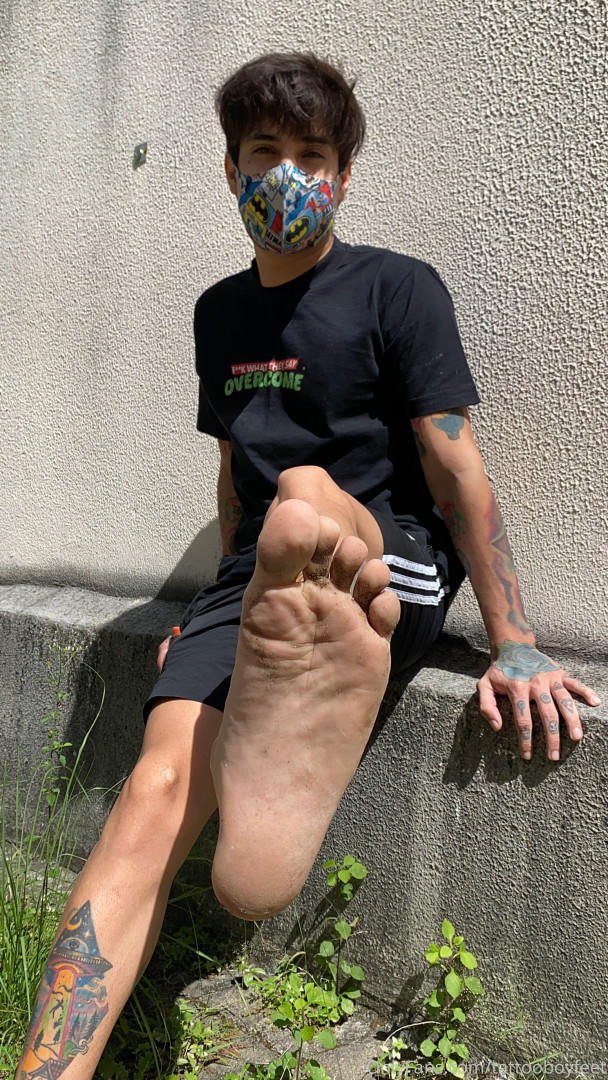 Photo by tattooboyfeet published on October 15,2023 16:24:37 - BestThots