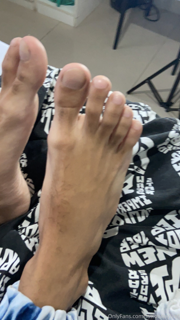 Photo by tattooboyfeet published on October 15,2023 16:30:28 - BestThots
