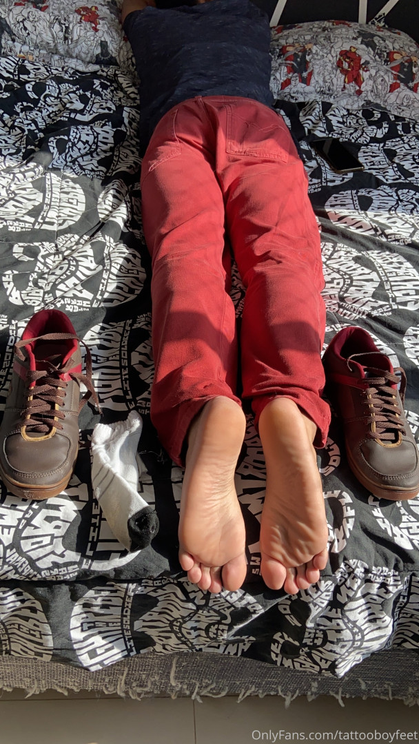Photo by tattooboyfeet published on October 15,2023 16:36:47 - BestThots