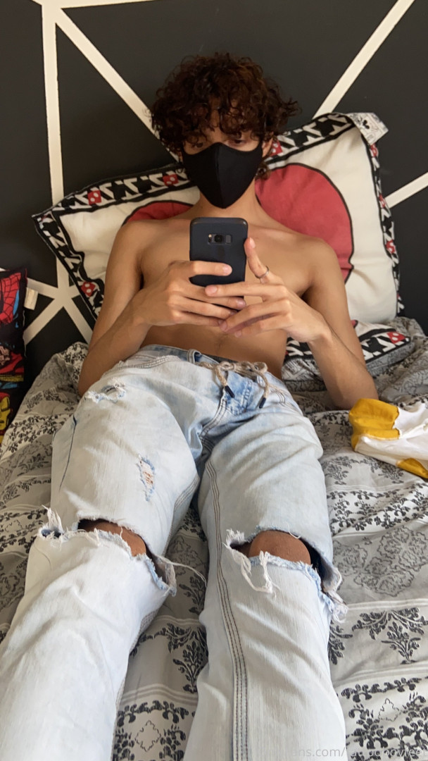 Photo by tattooboyfeet published on October 15,2023 16:38:16 - BestThots