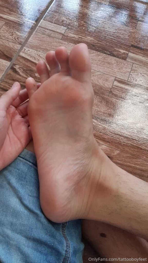 Photo by tattooboyfeet published on October 15,2023 16:45:37 - BestThots