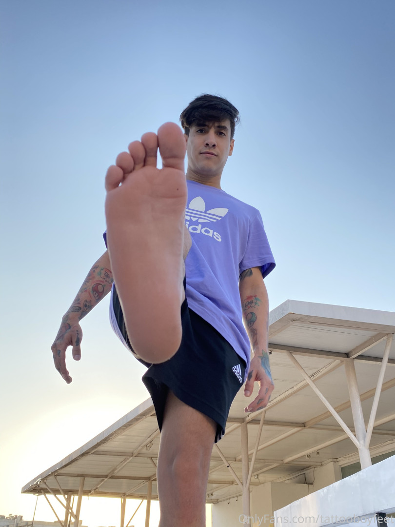 Photo by tattooboyfeet published on October 15,2023 16:57:22 - BestThots