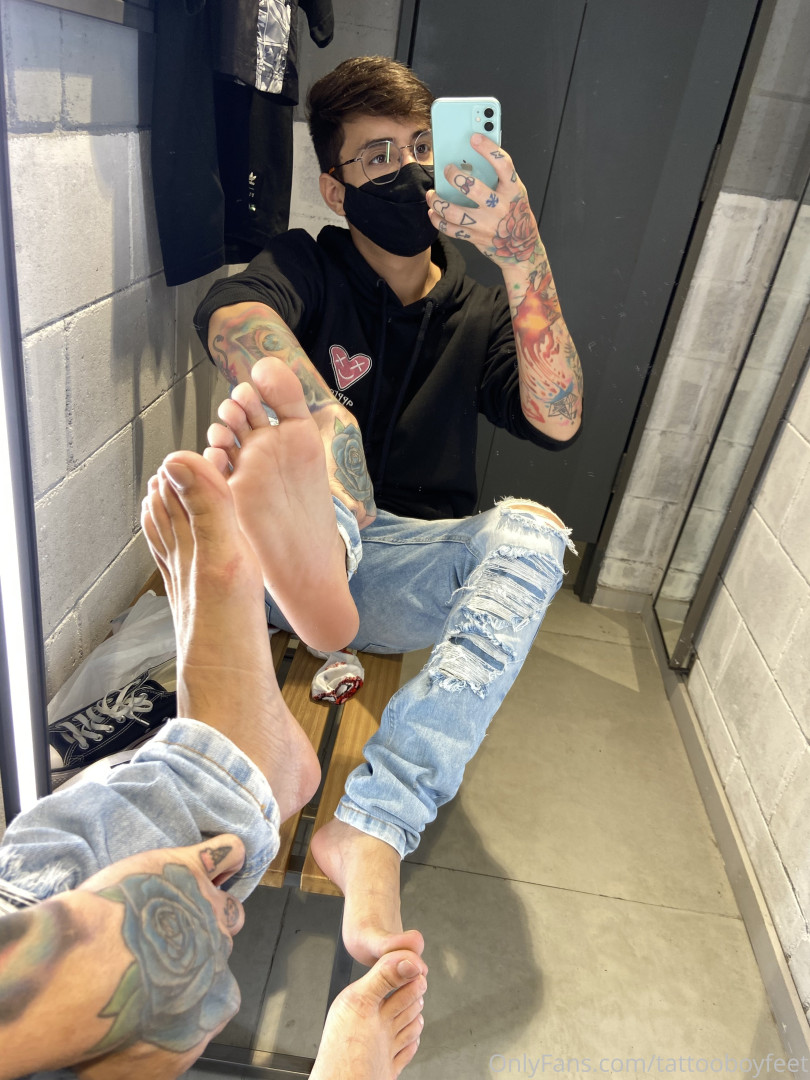 Photo by tattooboyfeet published on October 15,2023 17:03:07 - BestThots