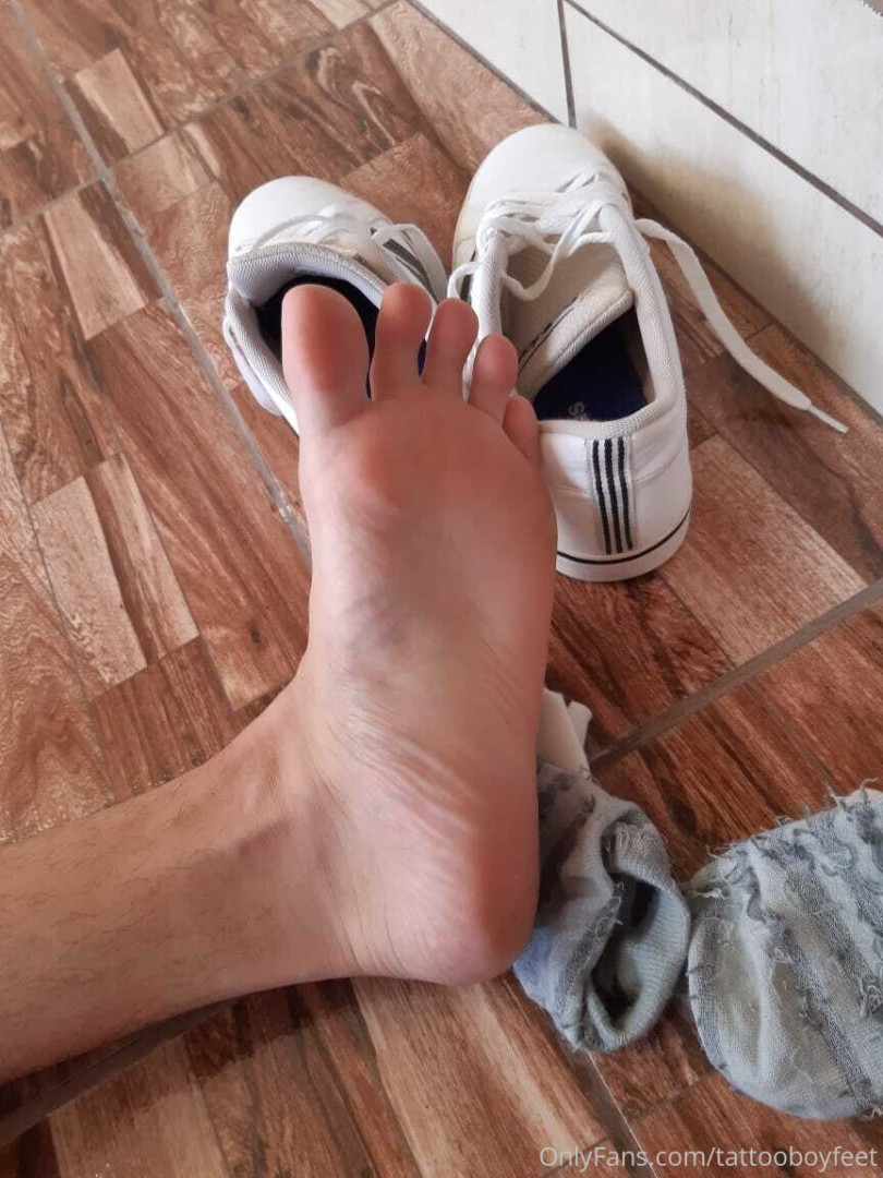 Photo by tattooboyfeet published on October 15,2023 17:04:33 - BestThots