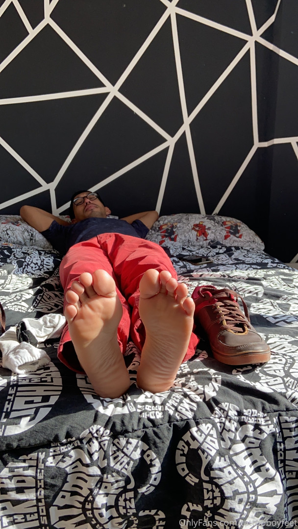 Photo by tattooboyfeet published on October 15,2023 17:12:24 - BestThots