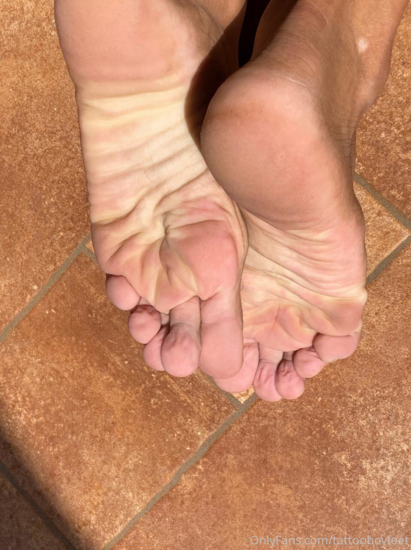 Photo by tattooboyfeet published on October 15,2023 17:18:25 - BestThots