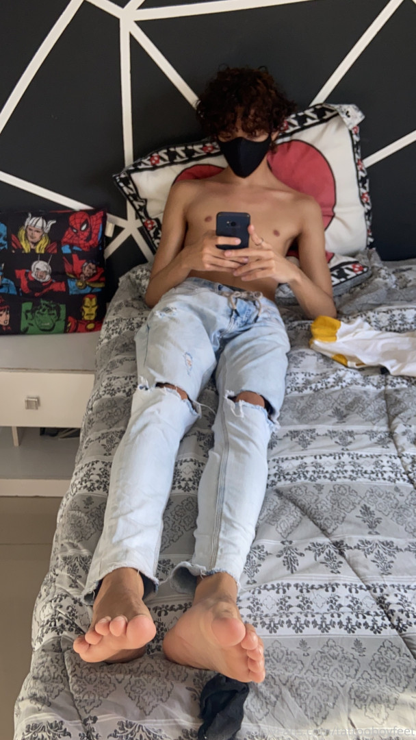 Photo by tattooboyfeet published on October 15,2023 17:21:37 - BestThots