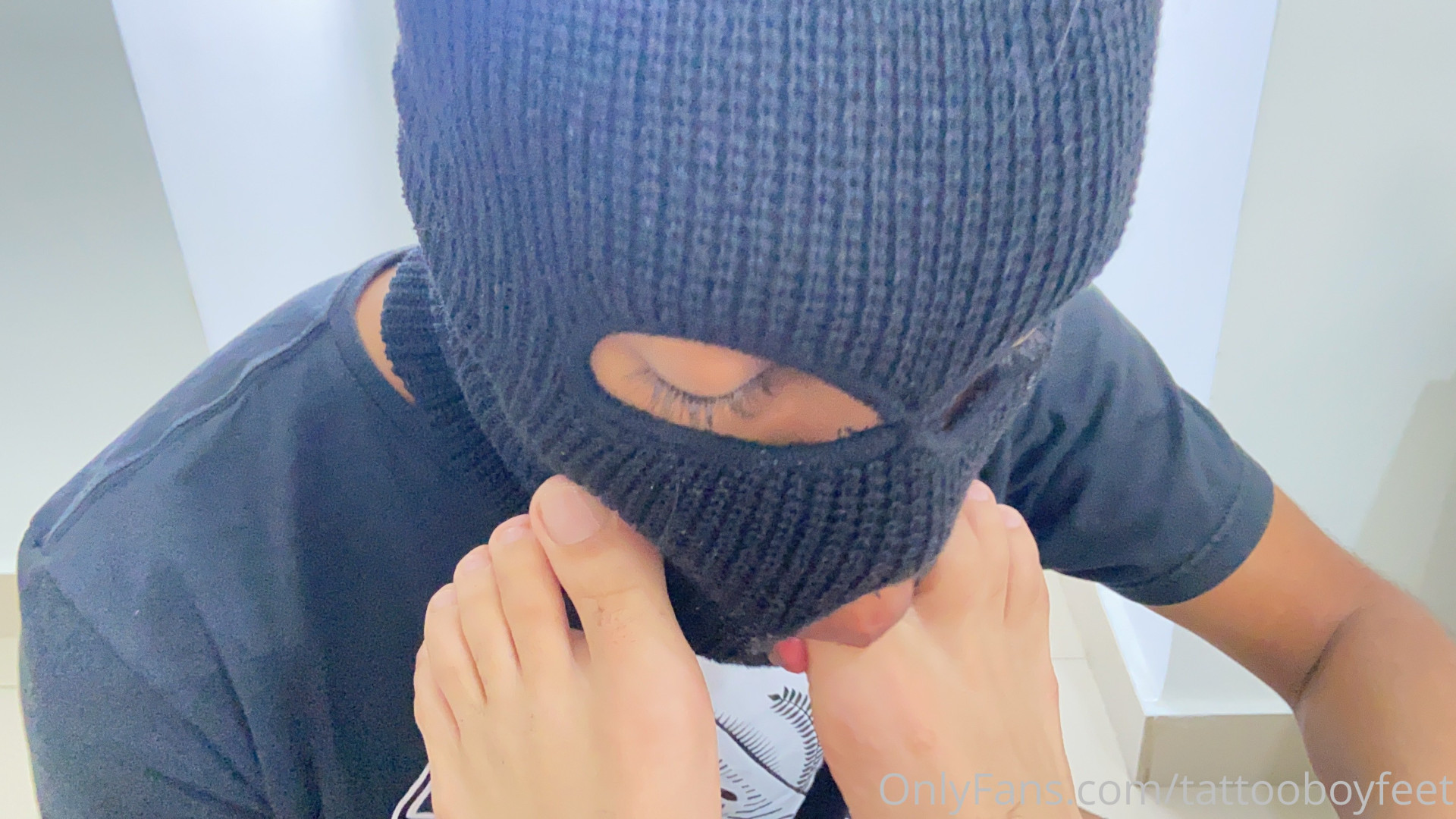 Photo by tattooboyfeet published on October 15,2023 17:24:52 - BestThots