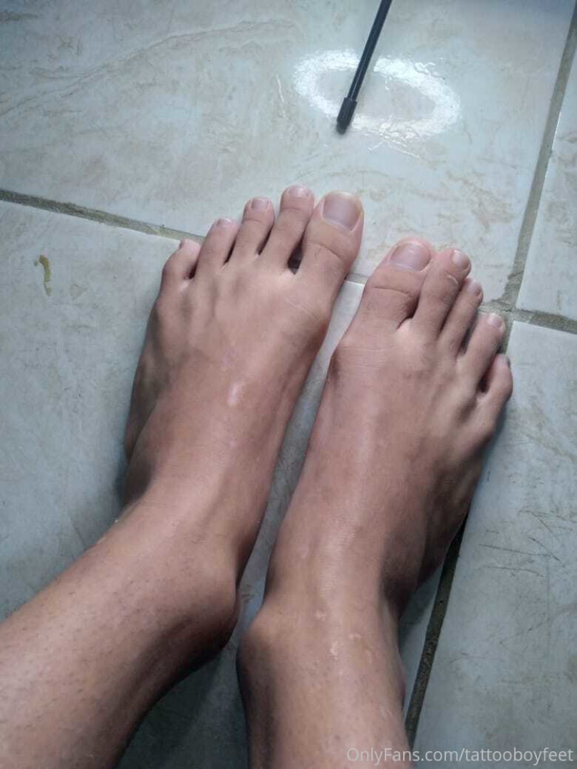 Photo by tattooboyfeet published on October 15,2023 17:46:16 - BestThots