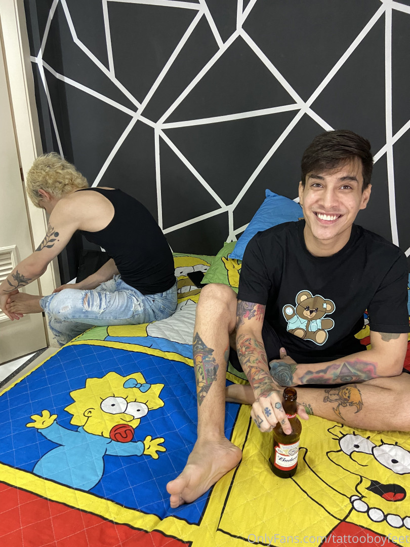 Photo by tattooboyfeet published on October 15,2023 17:59:03 - BestThots