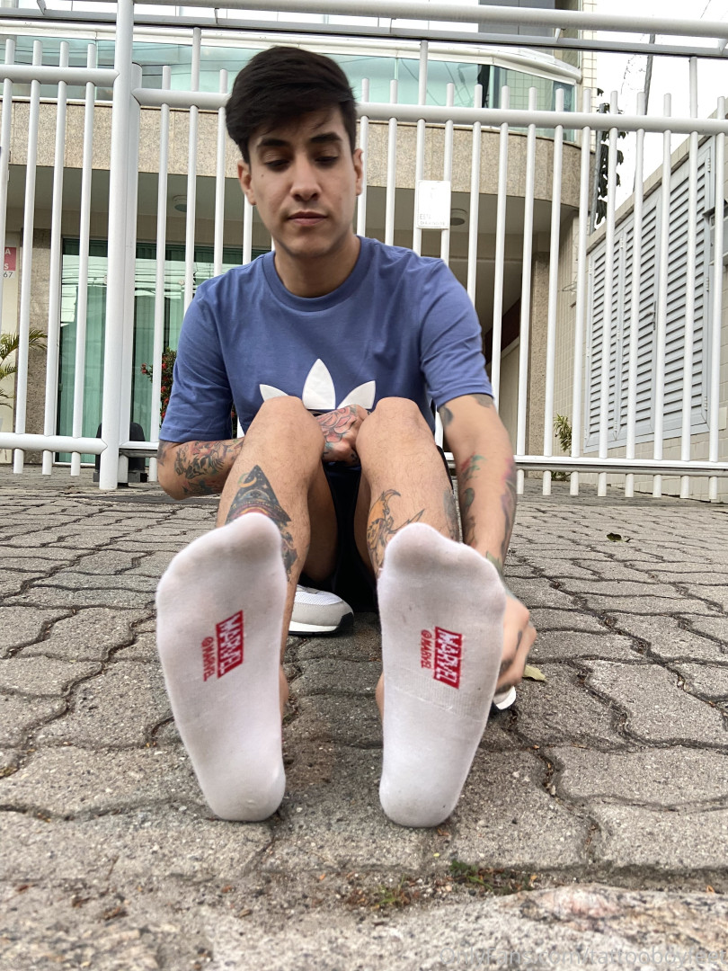 Photo by tattooboyfeet published on October 15,2023 18:03:46 - BestThots