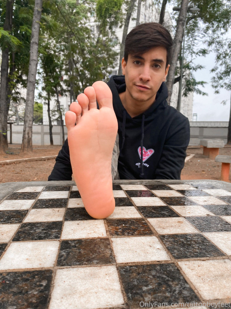 Photo by tattooboyfeet published on October 15,2023 18:10:17 - BestThots