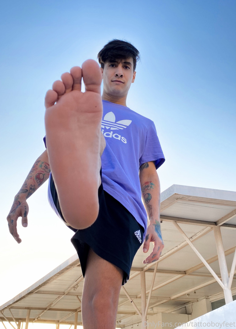 Photo by tattooboyfeet published on October 15,2023 18:30:17 - BestThots