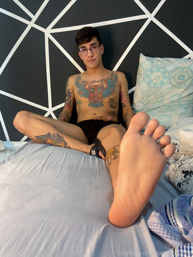 Photo by tattooboyfeet published on October 15,2023 18:39:14 - BestThots
