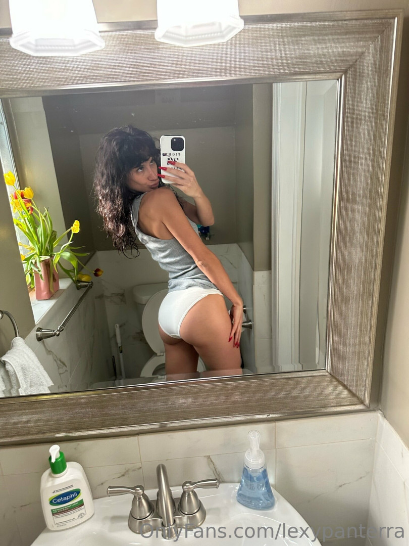 Photo by lexypanterra published on July 30,2023 19:39:19 - BestThots