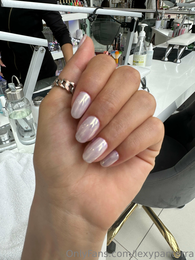 Photo by lexypanterra published on July 30,2023 19:40:01 - BestThots