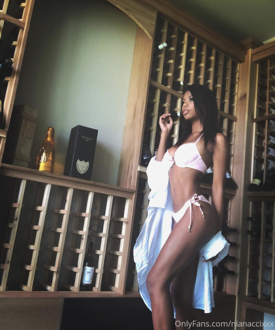 Photo by nianaccixxx published on October 11,2023 01:17:18 - BestThots