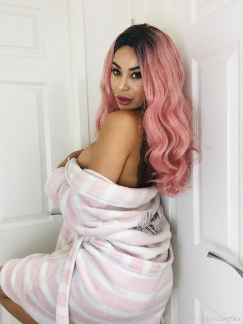 Photo by oliviaberzinc published on October 16,2023 22:27:36 - BestThots