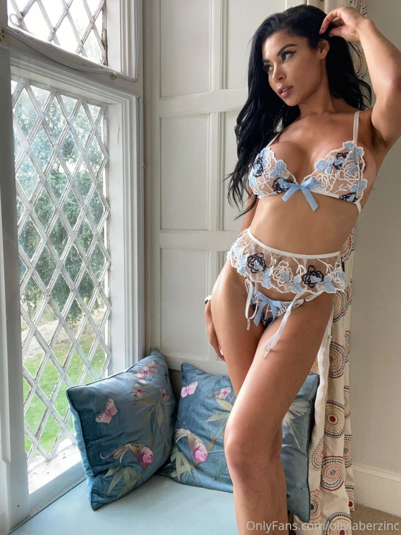 Photo by oliviaberzinc published on October 16,2023 22:42:37 - BestThots