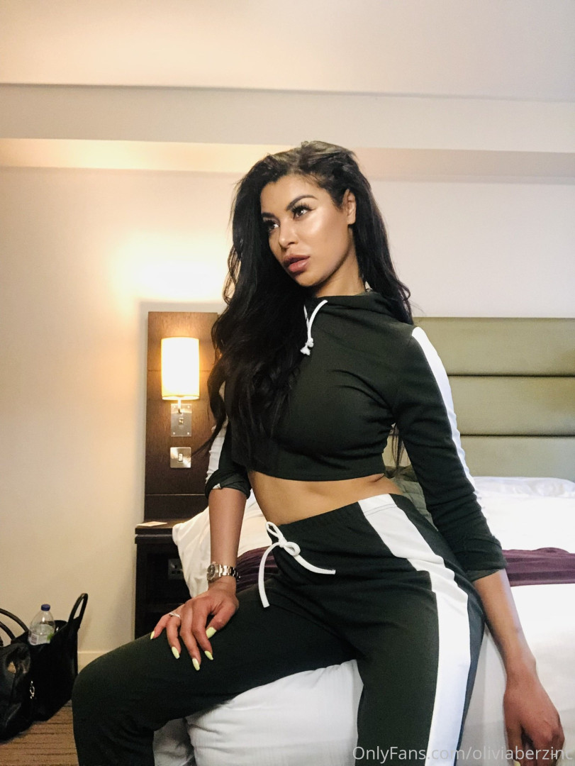 Photo by oliviaberzinc published on October 16,2023 22:44:09 - BestThots