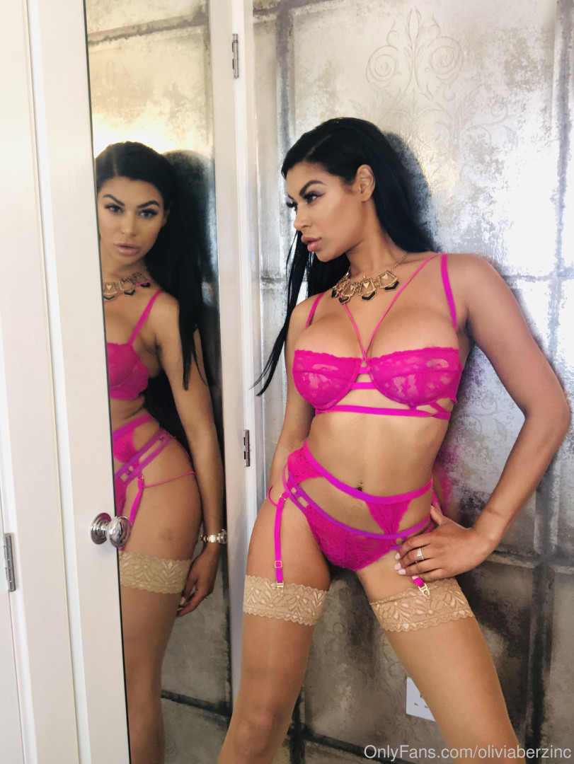 Photo by oliviaberzinc published on October 16,2023 22:57:34 - BestThots