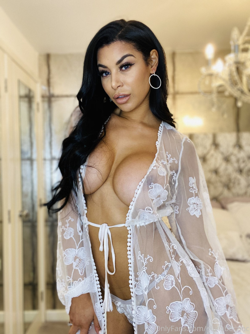 Photo by oliviaberzinc published on October 16,2023 22:59:50 - BestThots
