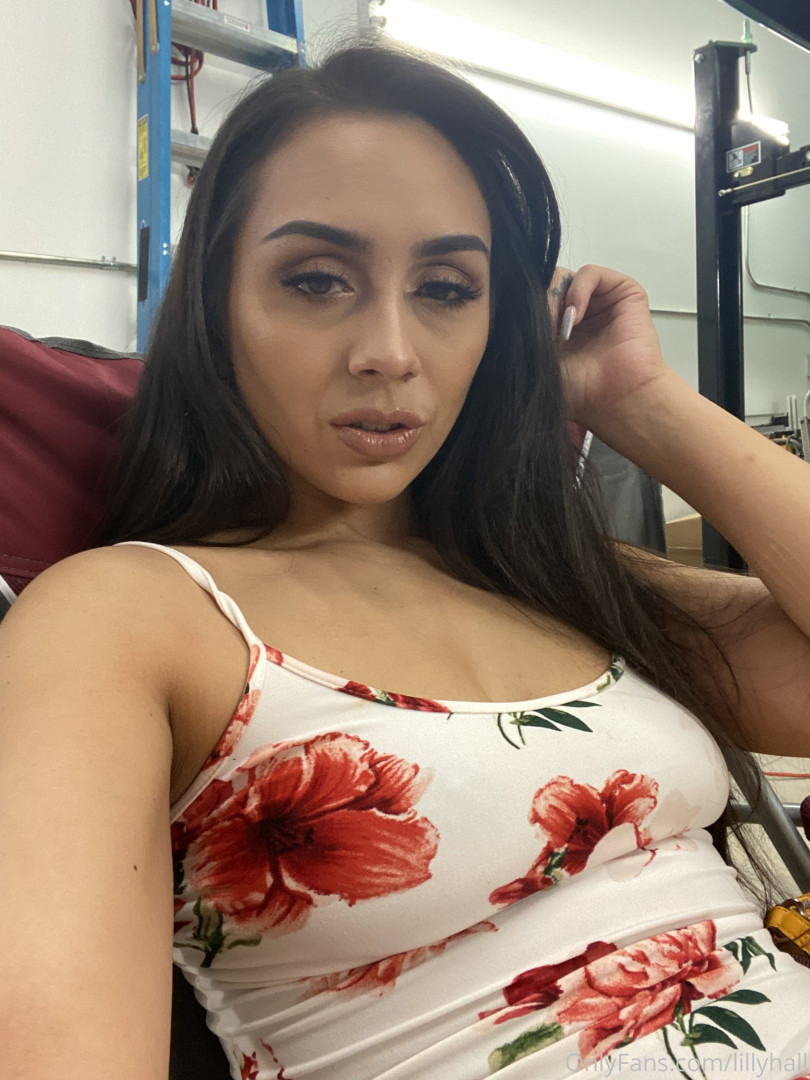 Photo by reallillyhallxx published on August 17,2023 05:27:14 - BestThots