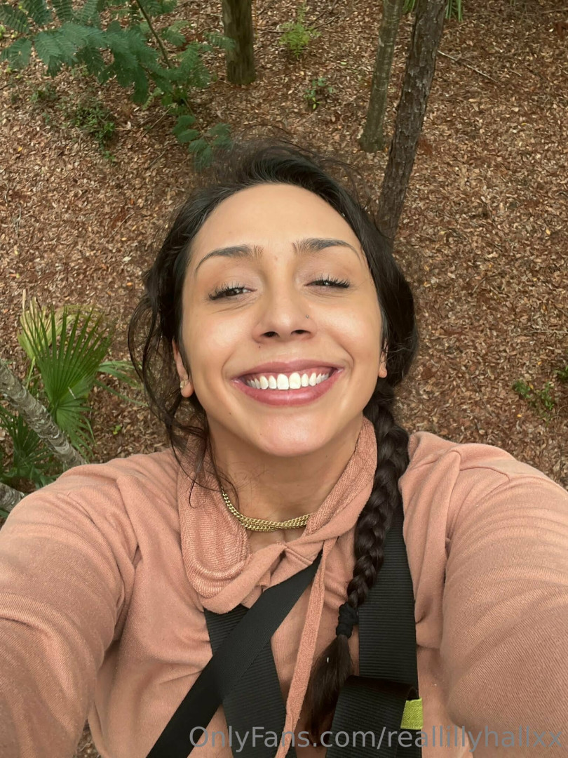 Photo by reallillyhallxx published on August 17,2023 05:27:22 - BestThots
