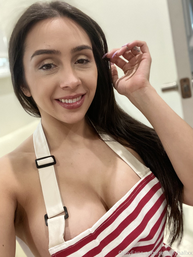Photo by reallillyhallxx published on August 17,2023 05:31:06 - BestThots