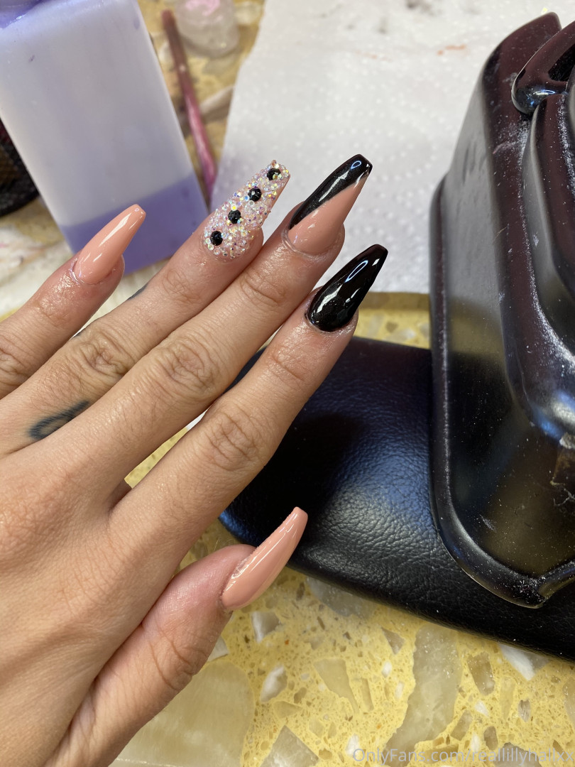 Photo by reallillyhallxx published on August 17,2023 05:35:35 - BestThots