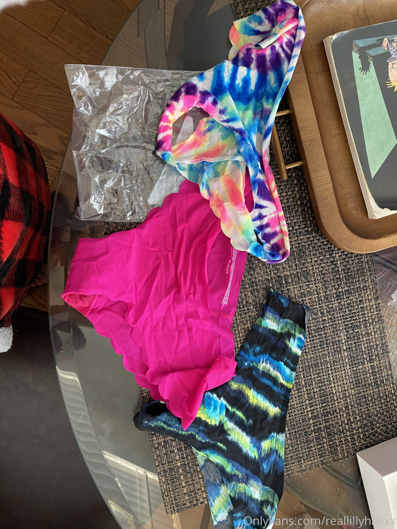 Photo by reallillyhallxx published on August 17,2023 05:39:54 - BestThots