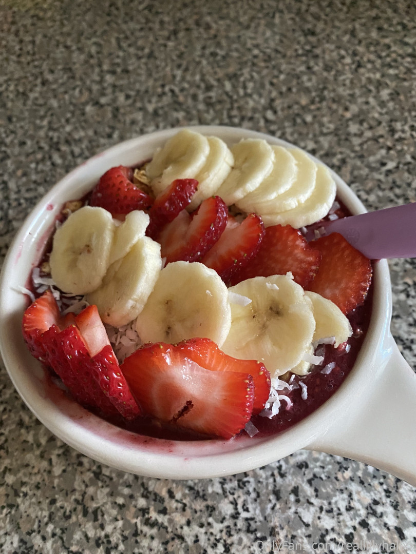 Photo by reallillyhallxx published on August 17,2023 05:43:00 - BestThots