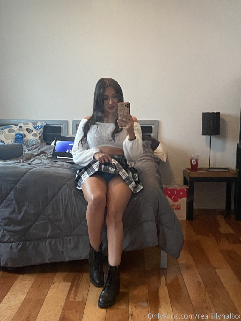 Photo by reallillyhallxx published on August 17,2023 05:44:42 - BestThots