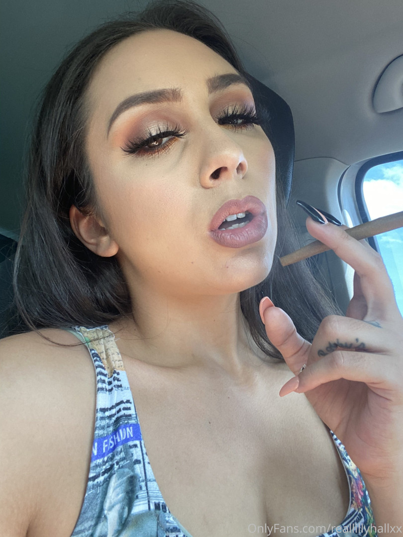 Photo by reallillyhallxx published on August 17,2023 05:45:56 - BestThots